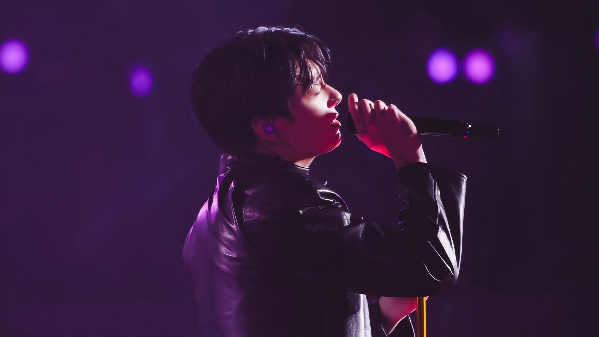 Jungkook at his concert (Image via X/@bts bighit)